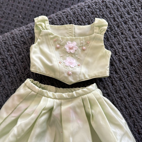 American Girl (2) Outfits Green Skirt Has Pink Faded Stain - Picture 4 of 4